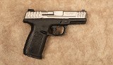 Smith & Wesson~SD40 2.0~.40 S&W - 1 of 2