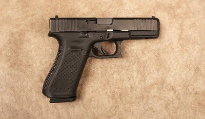Glock~17 Gen 5~9MM