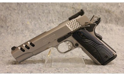 Smith & Wesson ~ PC1911 ~ .45 Auto