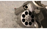 Smith & Wesson ~ 627-5 ~ .357 Magnum - 3 of 6