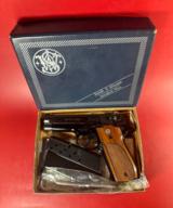 1977 Smith & Wesson Model 39-2. 3 mags Box Tools Papers. NEAR MINT - 4 of 15