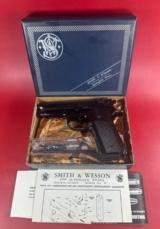 Smith & Wesson S&W Model 59 9mm 15 rd mag, Box Tools Papers Excellent Condition