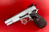 1993 Browning Hi power, Silver Chrome, Gold Trigger, Adj Sights, 9mm. Mint - 3 of 13