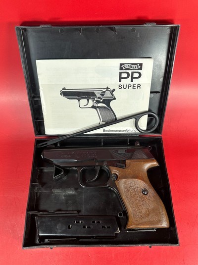 1976 WALTHER PP SUPER 9x18 WOOD GRIPS. 2 mags. Excellent Condition. Rare