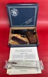 Smith & Wesson Model S&W 39-2 1970s Excellent condition. Collectors