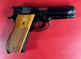 Smith & Wesson Model S&W 39-2 1970s Excellent condition. Collectors - 12 of 13