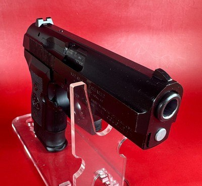 Beretta 8040 D Mini Cougar 40 S&W. 3.7