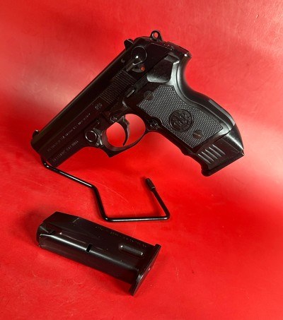 Beretta 8040 F Mini Cougar 40 S&W. 3.7