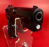 Beretta 8040 F Mini Cougar 40 S&W. 3.7