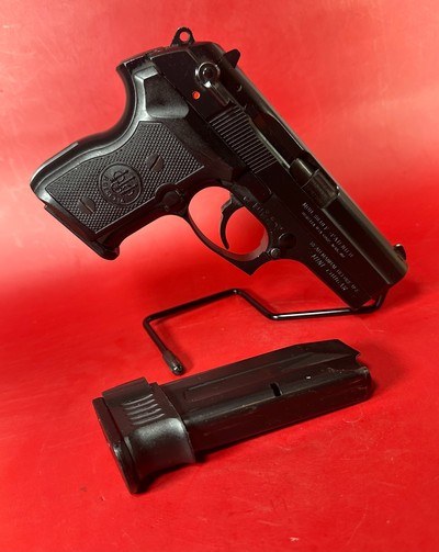 Beretta 8040 F Mini Cougar 40 S&W. 3.7