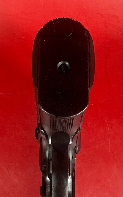 Beretta 8040 F Mini Cougar 40 S&W. 3.7
