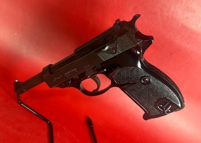 Walther P1 - P38 West German Military 9mm. 2 mags. BW stamped. Excellent - Image 2 of 12