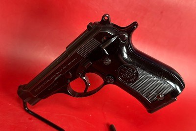 Original Beretta 81 Cheetah 32 ACP, 2-12 rd mags Italy Excellent Condition - Image 2 of 14