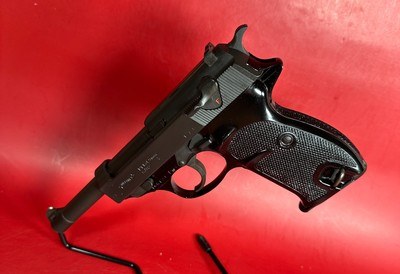 Walther P1 - P38 West German Military 9mm. 2 mags. BW stamped. Excellent - Image 2 of 15