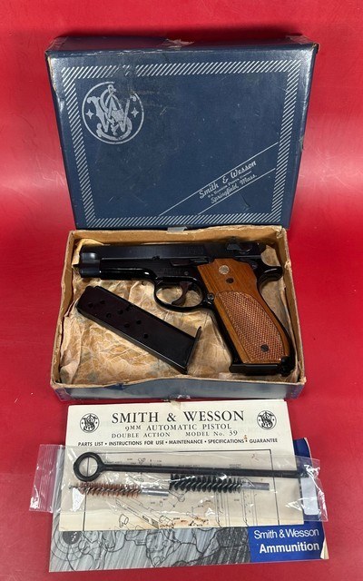 Smith & Wesson Model S&W 39-2 1970s Excellent condition. Collectors - Image 1 of 13