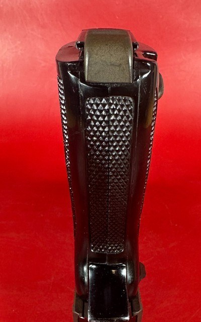 Walther P38 West German Military 9mm. Holster. 2 mags. Excellent Condition - Image 10 of 15