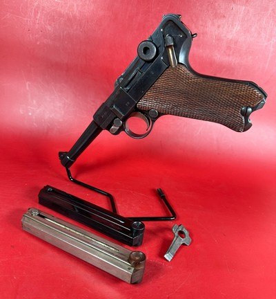 WWI 1918 DWM Luger P08 9mm Luger. 2 mags. Tool. Excellent Condition - Image 1 of 14