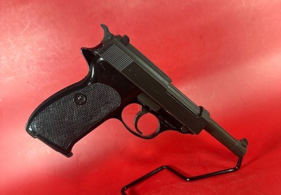 Walther P38 West German Military 9mm. Holster. 2 mags. Excellent condition - Image 3 of 13