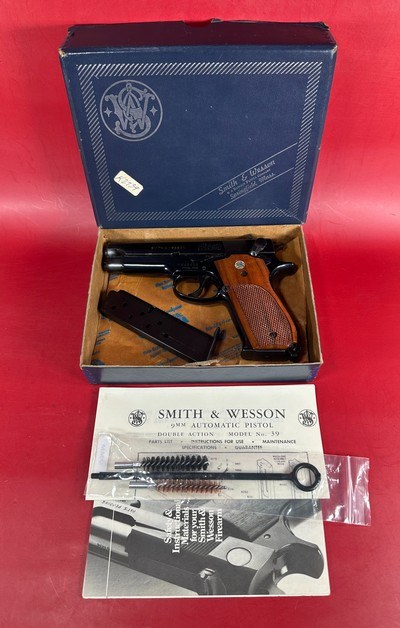 Smith & Wesson Model S&W 39-2 1970s Excellent condition. Collectors - Image 1 of 13