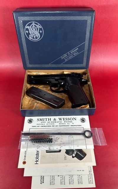 Smith & Wesson S&W Model 59 9mm. 2 15 rd mags, Box Tools Papers. Excellent - Image 1 of 14