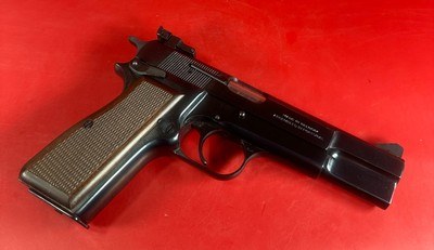 1994 Belgium Browning Hi power, 9mm. 2x13rd mags. Walnut Grips. LNIB. - Image 3 of 15