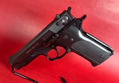 Smith & Wesson S&W Model 59 9mm. 2 15 rd mags, Box Tools Papers. Excellent - Image 2 of 14