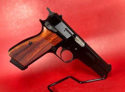 1990 Belgium Browning Hi power, 9mm, 2 mags, Excellent condition. - Image 4 of 16