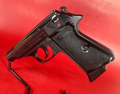 WALTHER PP 7.65MM (32 ACP) BLUED. 2 mags. Excellent Condition - Image 2 of 14