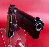 1994 Belgium Browning Hi power, 9mm. 2x13rd mags. Walnut Grips. LNIB. - Image 5 of 14