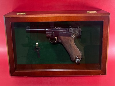 German DWM Luger Pistol P08 .30 Luger. Case. Tool. Matching. Excellent. - Image 1 of 14