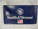 Smith & Wesson M & P Shield 1.0 - 4 of 9