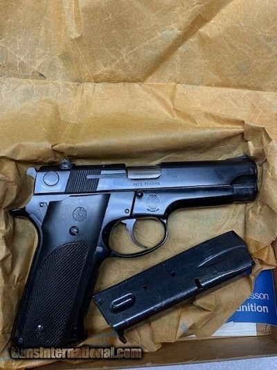 Like New Smith & Wesson Model 59 9mm Pistol