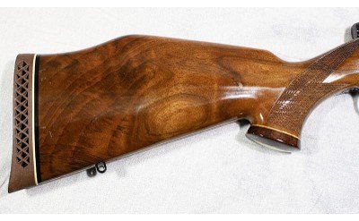 Weatherby ~ Mark V Deluxe ~ .300 Wby Mag - Image 1 of 14