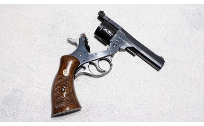 H&R ~ Model 926 ~ .38 S&W - Image 5 of 6