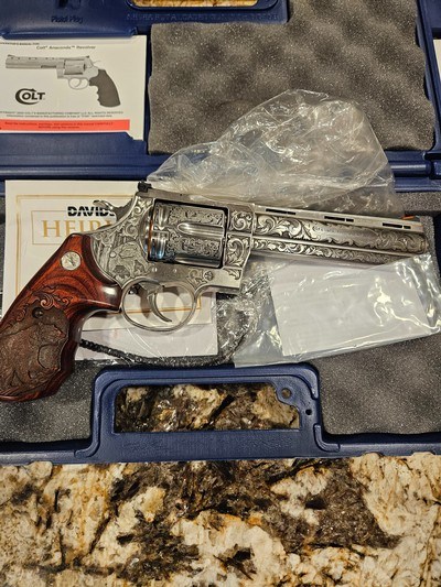 Colt Anaconda Grizzly Engraved Consecutive Serial Numbers.NEW IN BOX.PAIR OF GUNS - Image 2 of 6