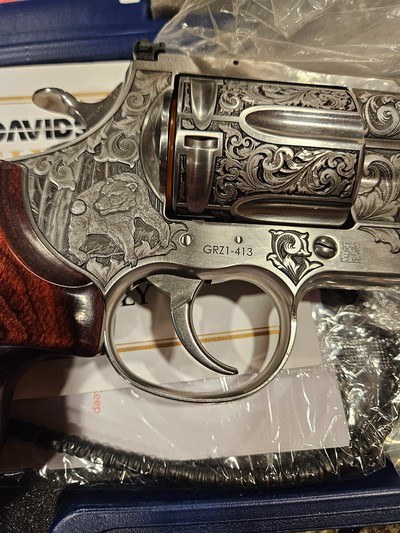 Colt Anaconda Grizzly Engraved Consecutive Serial Numbers.NEW IN BOX.PAIR OF GUNS - Image 5 of 6