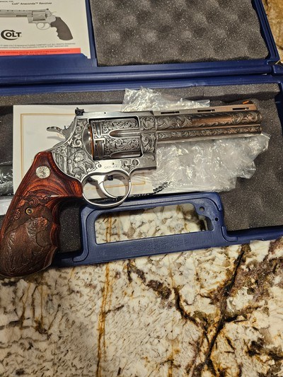 Colt Anaconda Grizzly Engraved Consecutive Serial Numbers.NEW IN BOX.PAIR OF GUNS - Image 3 of 6