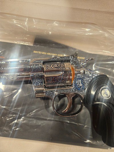 Colt Python Sapphire 357 RARE NEW IN BOX - Image 5 of 6