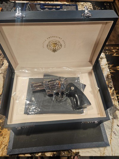 Colt Python Sapphire 357 RARE NEW IN BOX - Image 2 of 6