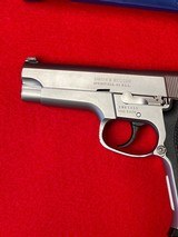 *sold pending funds*Excellent Smith & Wesson 5906 with Case and 5 Factory Magazines - 7 of 11