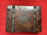 AICHER OF LONDON FLINTLOCK MUFF PISTOLS IN BURL WOOD CASE - 7 of 7