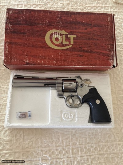 Collector Condition Beautiful1983 Stainless Python in the box with docs