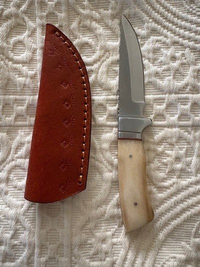 NEW Handmade Custom 7.5 in. Fixed Blade Knife w/Bone Handle, and Leather Sheath