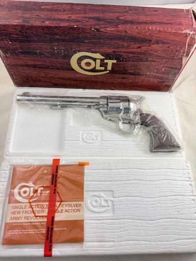 COLLECTORS-UNFIRED IN THE BOX 1979 Colt SAA .45 7.5"-NICKEL FINISH 99.99% - Image 1 of 12
