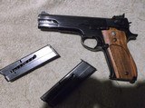 S&W mod 52 38 wad cutter target pistol - 2 of 4