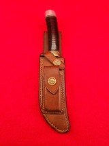 Late 1950's Randall Made Knife Model 4 Big Game Knife - Excellent Original Condition - Brown Button Sheath - Image 20 of 20