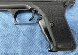Heckler & Koch P7M8 8-shot 9mm Squeeze Cocker - 4 of 10