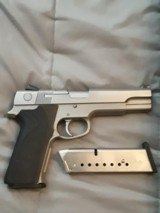 Smith&Wesson model 1046 10mm - 1 of 15