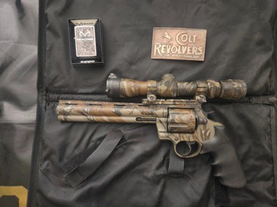 Colt Anaconda Realtree 44mag W/Extras