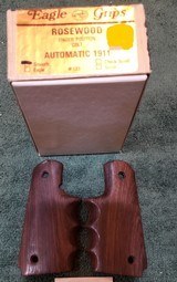 Eagle gripsfor Colt & 1911 Government models.Rosewood W/Finger Grooves. - 1 of 3